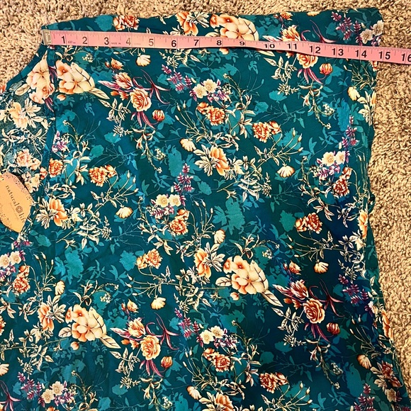 Natural Life floral blouse - Picture 6 of 8